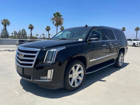 Used 2020 Cadillac Escalade ESV Luxury AWD/4WD image 5