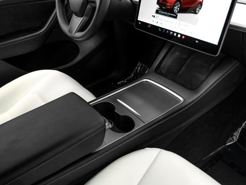 Used 2023 Tesla Model Y AWD image 22