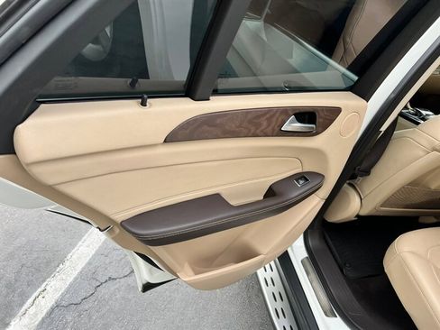 Used 2019 Mercedes-Benz GLE 400 4MATIC w/ Premium 1 Package image 24