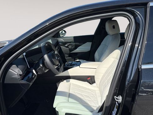 New 2026 BMW 530i xDrive w/ Premium Package AWD/4WD image 9