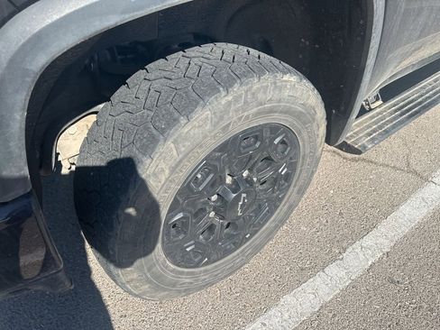 Used 2022 Chevrolet Silverado 2500 LTZ w/ LTZ Plus Package image 2