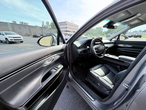 Used 2025 Genesis GV70 2.5T AWD/4WD image 9