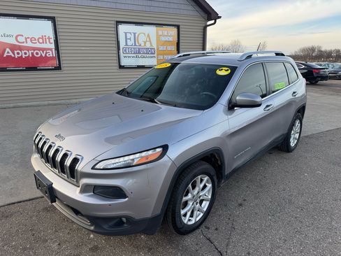 Used 2018 Jeep Cherokee Latitude image 1