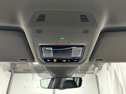 Used 2025 Volkswagen Atlas SE image 40