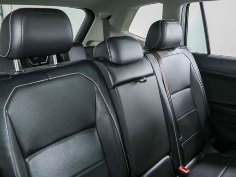 Used 2021 Volkswagen Tiguan SE w/ Panoramic Sunroof Package FWD image 29