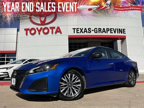 Used 2025 Nissan Altima 2.5 SV image 1