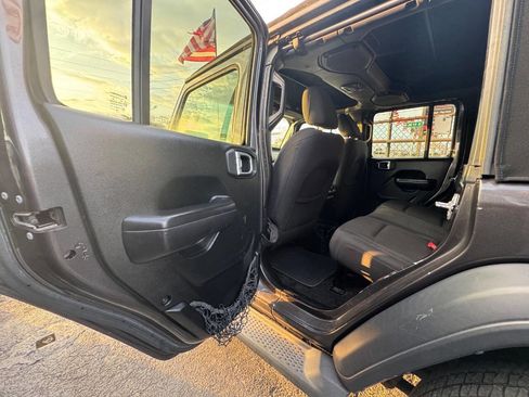 Used 2018 Jeep Wrangler Unlimited Sport S image 11