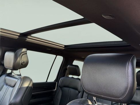 Used 2022 Jeep Wagoneer Series I w/ Premium Group I image 15