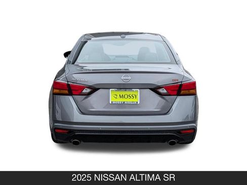 Used 2025 Nissan Altima 2.5 SR FWD image 9