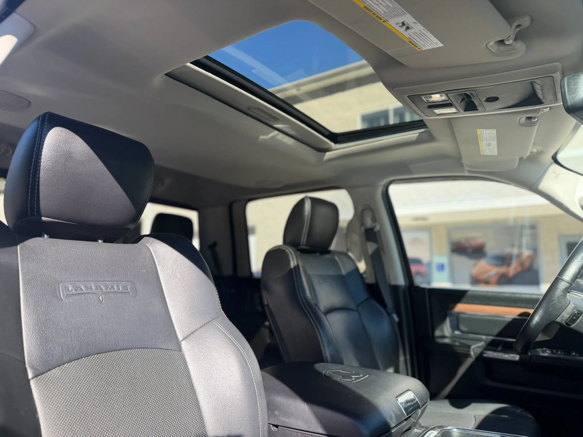 Used 2016 RAM 1500 Laramie w/ Convenience Group AWD/4WD image 14