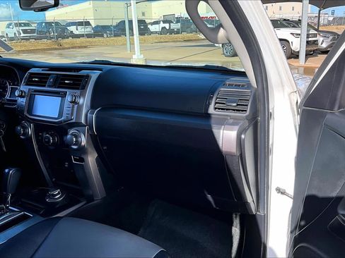 Used 2016 Toyota 4Runner SR5 Premium image 16