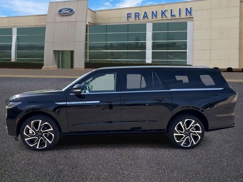 New 2026 Lincoln Navigator L Reserve AWD/4WD image 4