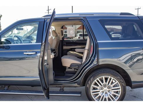 Used 2024 Ford Expedition Limited AWD/4WD image 17