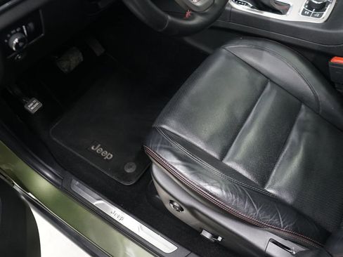 Used 2021 Jeep Grand Cherokee Trailhawk w/ Trailhawk Luxury Group image 40