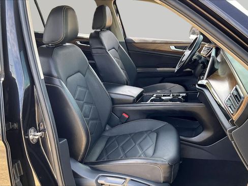Used 2025 Volkswagen Atlas SE FWD image 9