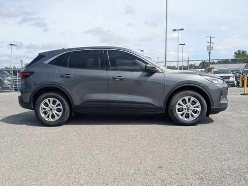 Used 2023 Ford Escape Active w/ Tech Pack #2 AWD/4WD image 3