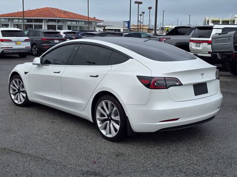 Used 2019 Tesla Model 3 Standard Range image 3