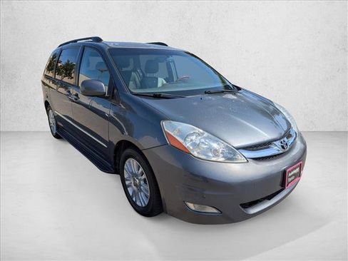Used 2009 Toyota Sienna XLE Limited FWD image 3