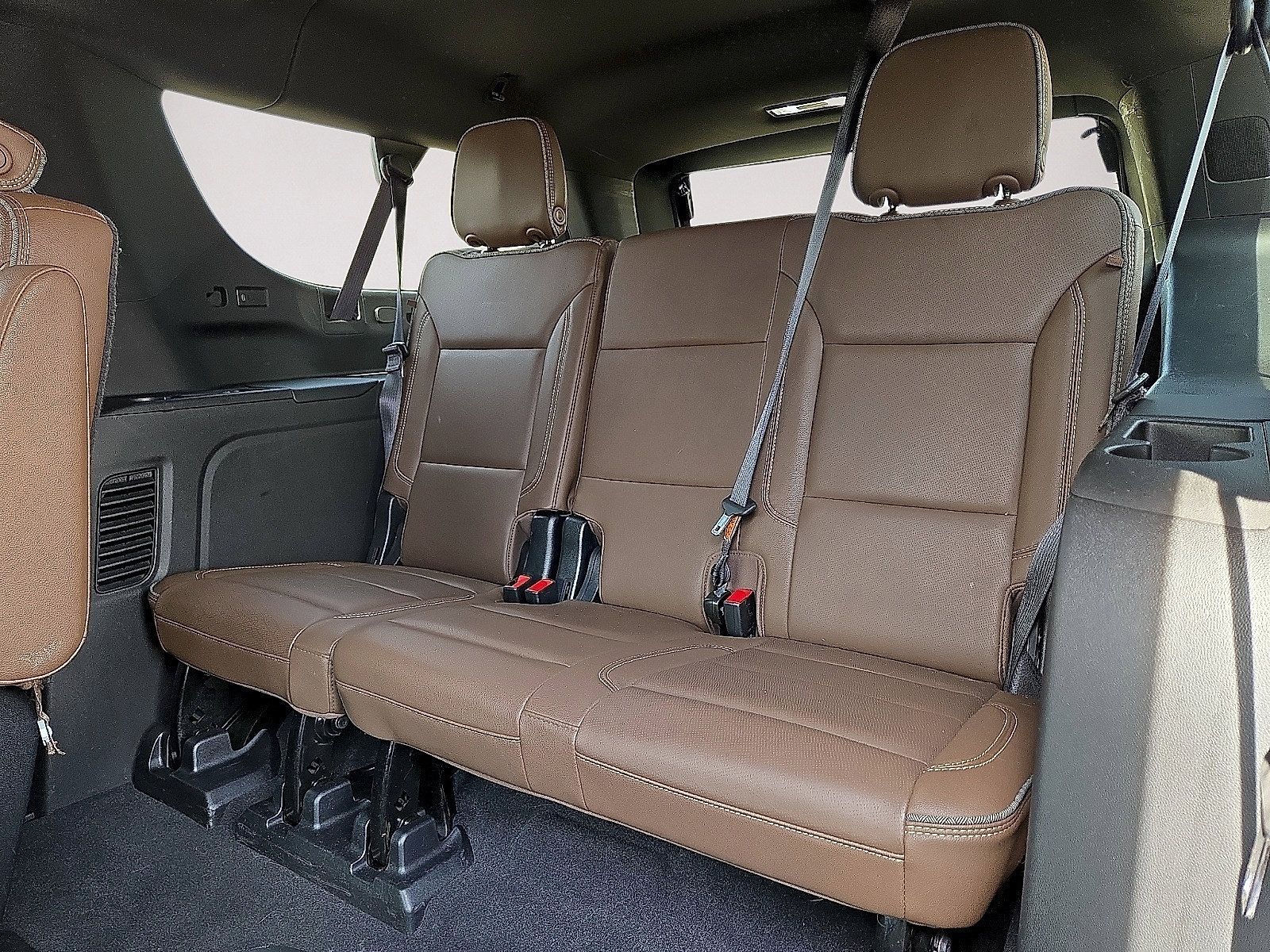 Used 2023 Chevrolet Suburban High Country AWD/4WD image 16