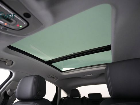 Used 2022 Audi e-tron Premium Plus image 22