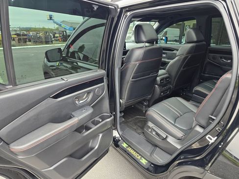 Certified 2025 Honda Pilot TrailSport image 17