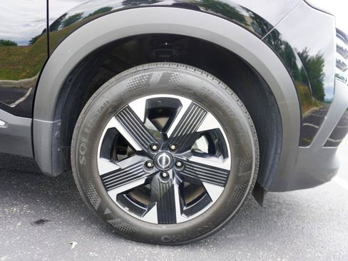 Used 2025 Nissan Kicks SV w/ SV Premium Package AWD/4WD image 36