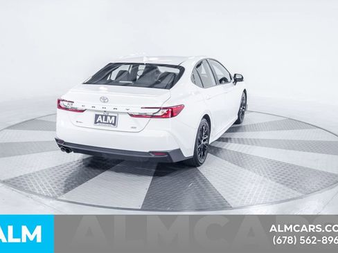 Used 2025 Toyota Camry SE image 9