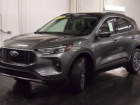 New 2025 Ford Escape SE w/ PHEV Premium Package image 3