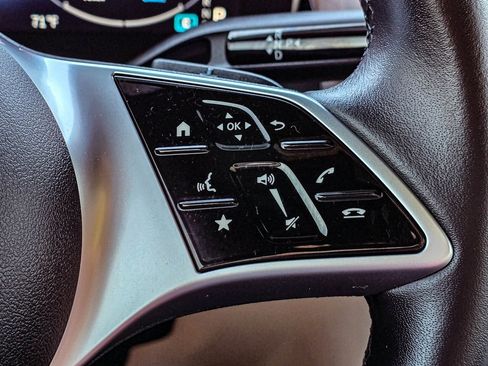 Used 2024 Mercedes-Benz GLC 300 GLC 300 image 25