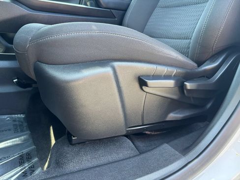 Used 2025 Chevrolet Equinox LT FWD image 21