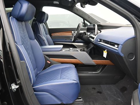 New 2026 Cadillac Vistiq Premium Luxury w/ LPO, Floor Liner Package image 13