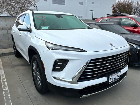 Used 2025 Buick Enclave Preferred image 2