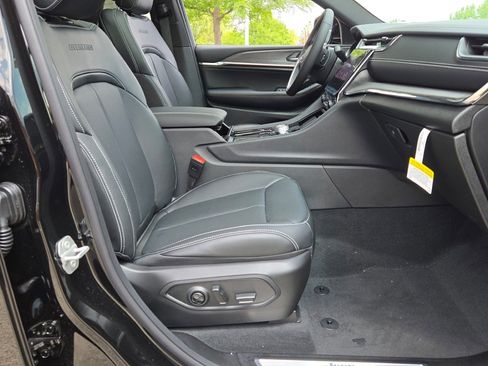 New 2025 Jeep Grand Cherokee L Overland w/ Trailer Tow Package image 7