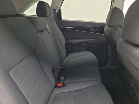 Used 2019 Kia Sorento FWD V6 image 19