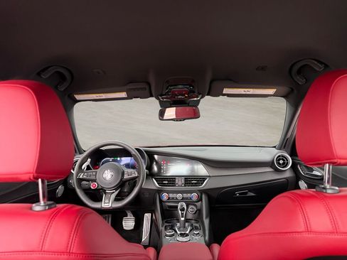 Used 2024 Alfa Romeo Giulia Quadrifoglio image 28