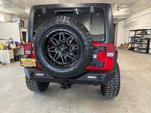 Used 2014 Jeep Wrangler Unlimited Rubicon w/ Connectivity Group AWD/4WD image 81