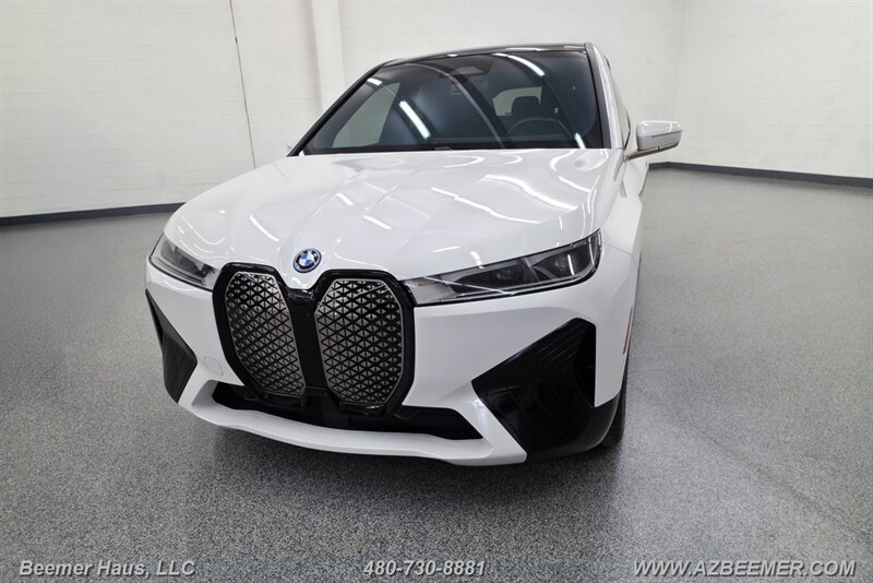 Used 2023 BMW iX xDrive50 w/ Sport Package AWD/4WD image 1