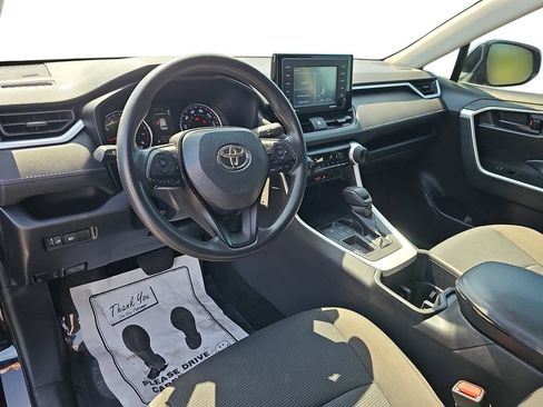 Used 2022 Toyota RAV4 LE FWD image 16