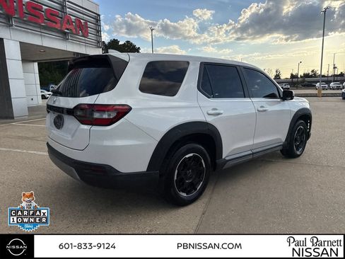 Used 2025 Honda Pilot EX-L image 3