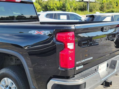 Used 2025 Chevrolet Silverado 2500 LT w/ Convenience Package AWD/4WD image 11