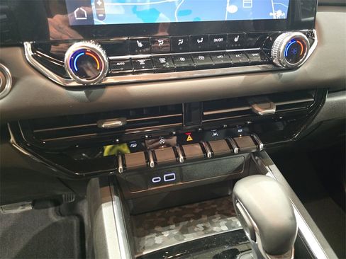 New 2026 GMC Canyon Elevation w/ Convenience Package image 24