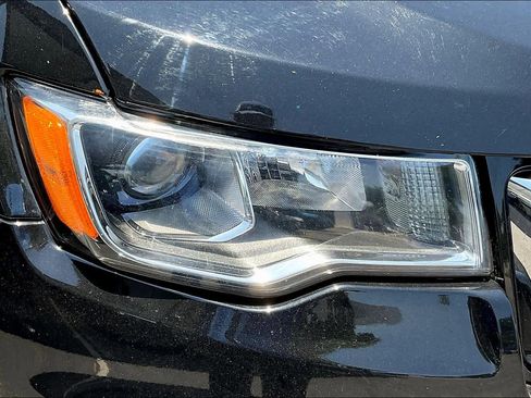 Used 2017 Jeep Grand Cherokee Limited image 27