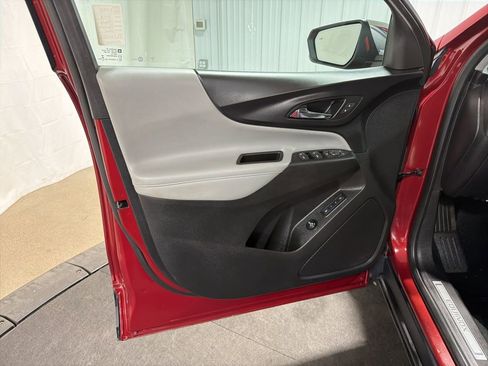 Used 2018 Chevrolet Equinox Premier image 4