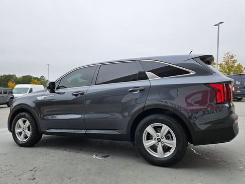 Used 2021 Kia Sorento LX image 5