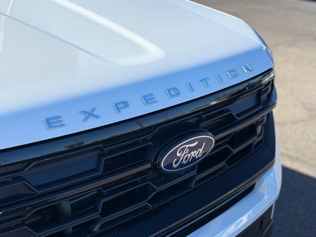 Used 2025 Ford Expedition Max Active AWD/4WD image 36