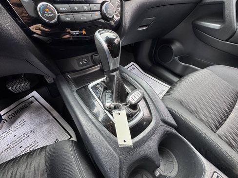 Used 2019 Nissan Rogue SV image 22