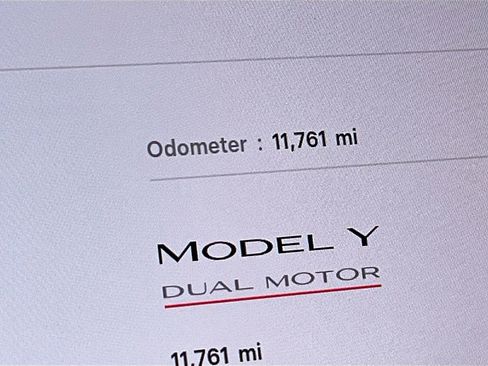 Used 2024 Tesla Model Y Performance image 11