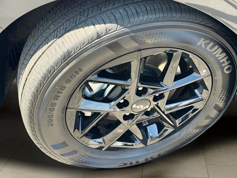 Used 2025 Kia K5 LXS FWD image 38