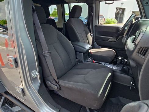 Used 2018 Jeep Wrangler Unlimited Sport S AWD/4WD image 7