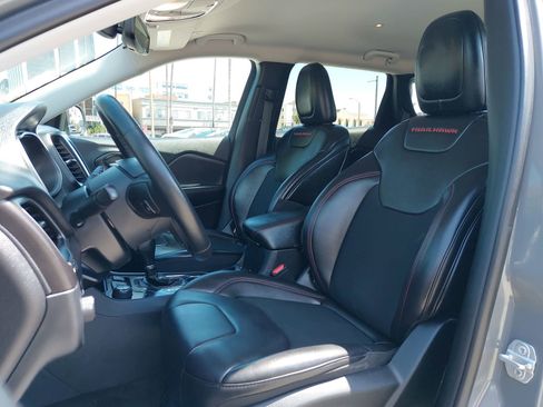 Used 2019 Jeep Cherokee Trailhawk w/ Cold Weather Group AWD/4WD image 14